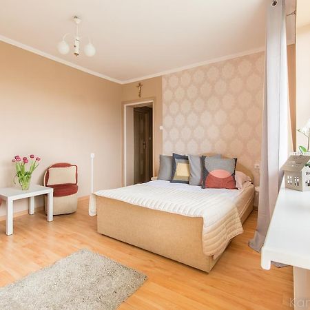 Dom Goscinny Marta - Pokoje, Apartamenty, Domki Крыница-Морска Экстерьер фото