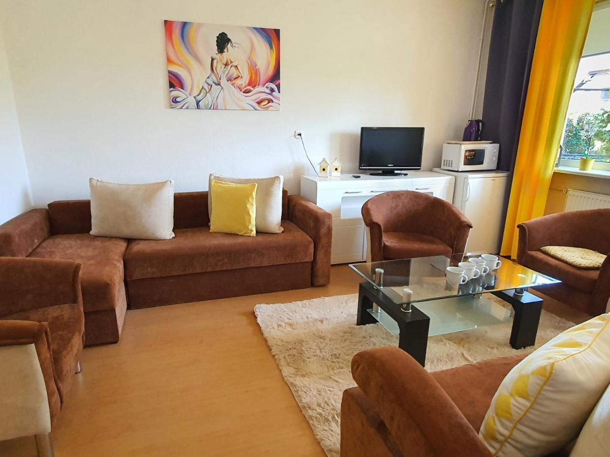 Dom Goscinny Marta - Pokoje, Apartamenty, Domki Крыница-Морска Экстерьер фото