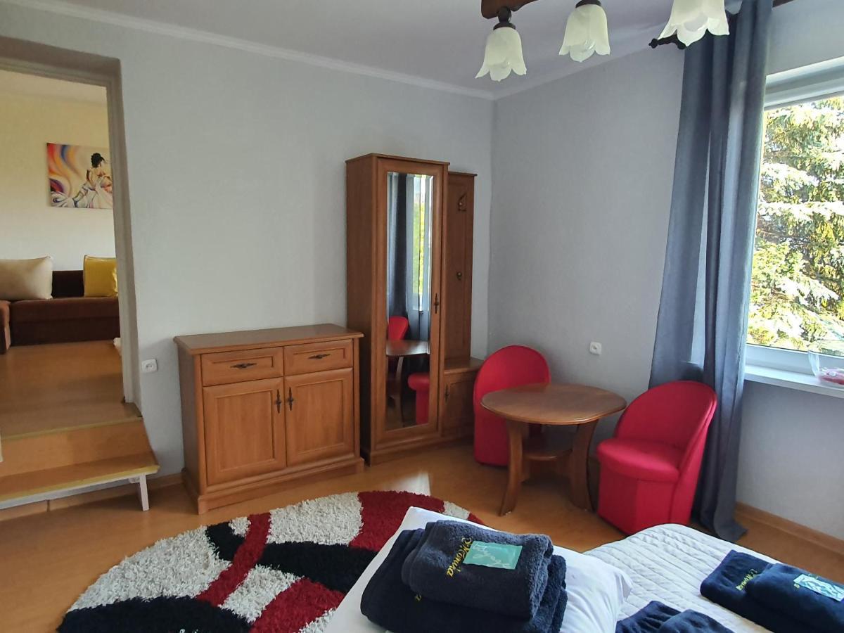 Dom Goscinny Marta - Pokoje, Apartamenty, Domki Крыница-Морска Экстерьер фото