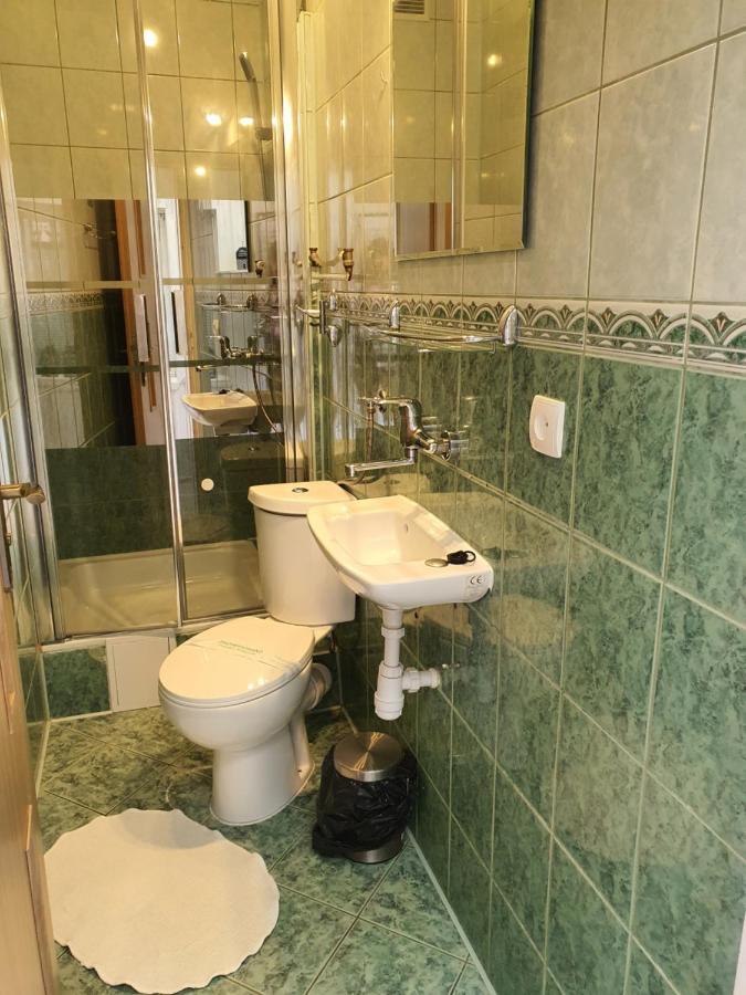 Dom Goscinny Marta - Pokoje, Apartamenty, Domki Крыница-Морска Экстерьер фото