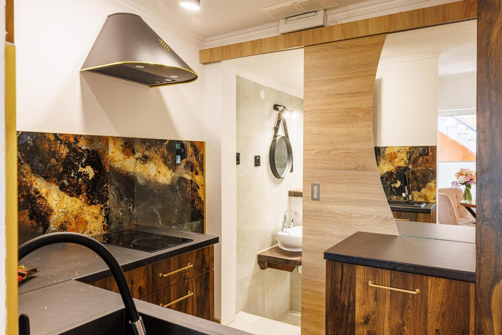 Dom Goscinny Marta - Pokoje, Apartamenty, Domki Крыница-Морска Экстерьер фото