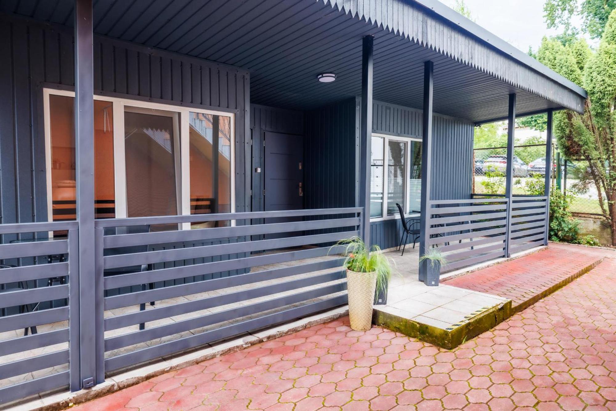 Dom Goscinny Marta - Pokoje, Apartamenty, Domki Крыница-Морска Экстерьер фото