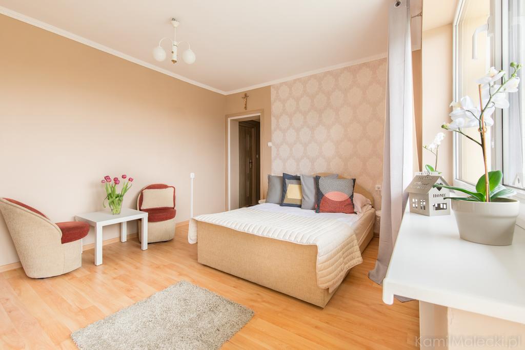 Dom Goscinny Marta - Pokoje, Apartamenty, Domki Крыница-Морска Экстерьер фото